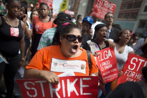 Food Service Workers on Strike for a Living Wage